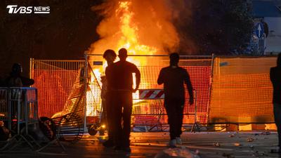 不滿通膨失控!歐洲4國爆抗議 義大利街頭遭「催淚彈鎮壓」