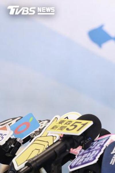 52歲賈靜雯舊疾復發!做「1運動」手肘痛爆 醫:拖久恐開刀