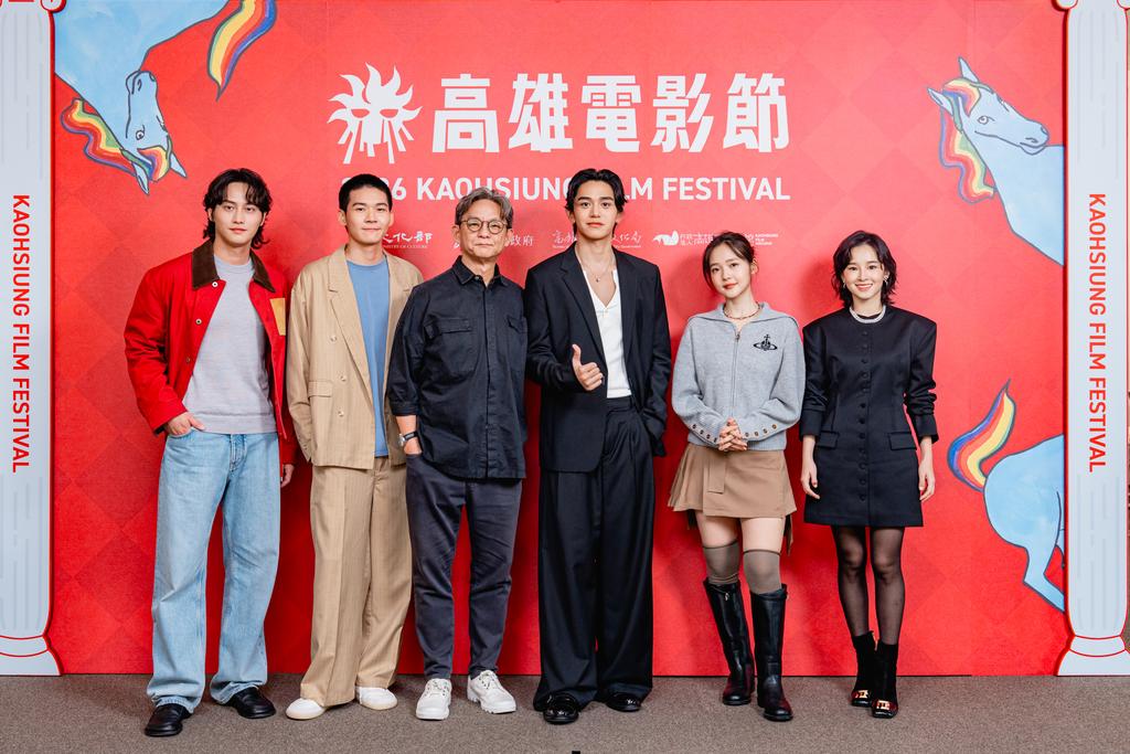 《時候》劇組范少勳、黃聖球、導演曹瑞原、黃旭熙、林廷憶、盧以恩。(圖/高雄電影節提供)