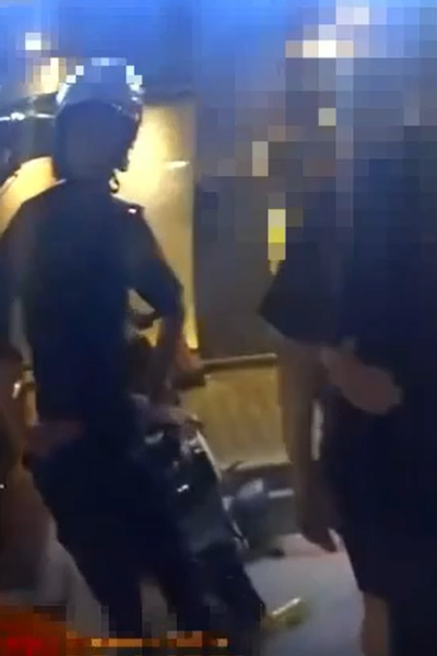 三重串燒店深夜爆衝突!兩桌酒客「互看一眼」秒變全武行