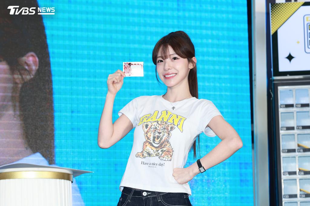 李多慧今出席「CARDPASS TAIWAN 2026 卡牌文化展」。(圖/趙世平攝)
