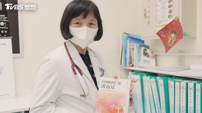 由淡江大學楊乙鵬、陳昱靜、黃楷皓、劉依淳、范瑀庭、陳羿臻完成的作品「生命彼岸的擺渡人 安寧醫生」獲得第十屆《全球華文永續報導獎》學生組影片類短版首獎