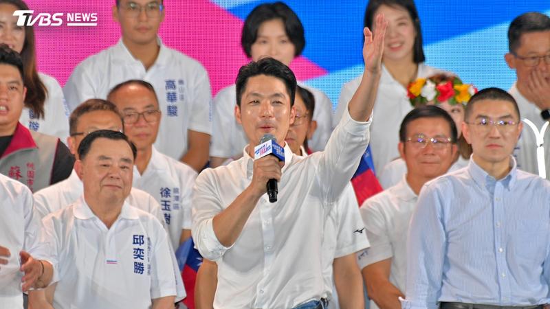 遭到綠營嗆聲政績僅剩「大巨蛋、輝達、鮮奶」,台北市長蔣萬安隨即反擊。(圖/TVBS)