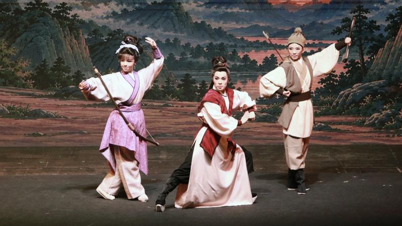 唐美雲把《龍鳳情緣》搬上戲院。(圖/唐美雲歌仔戲團提供)
