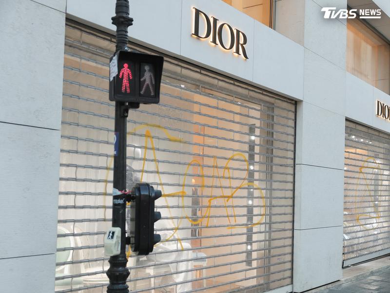 法國奢侈品牌迪奧(Dior)對警方現場維安失去信心,決定自行派遣私人保全團隊。(圖/達志影像路透社)