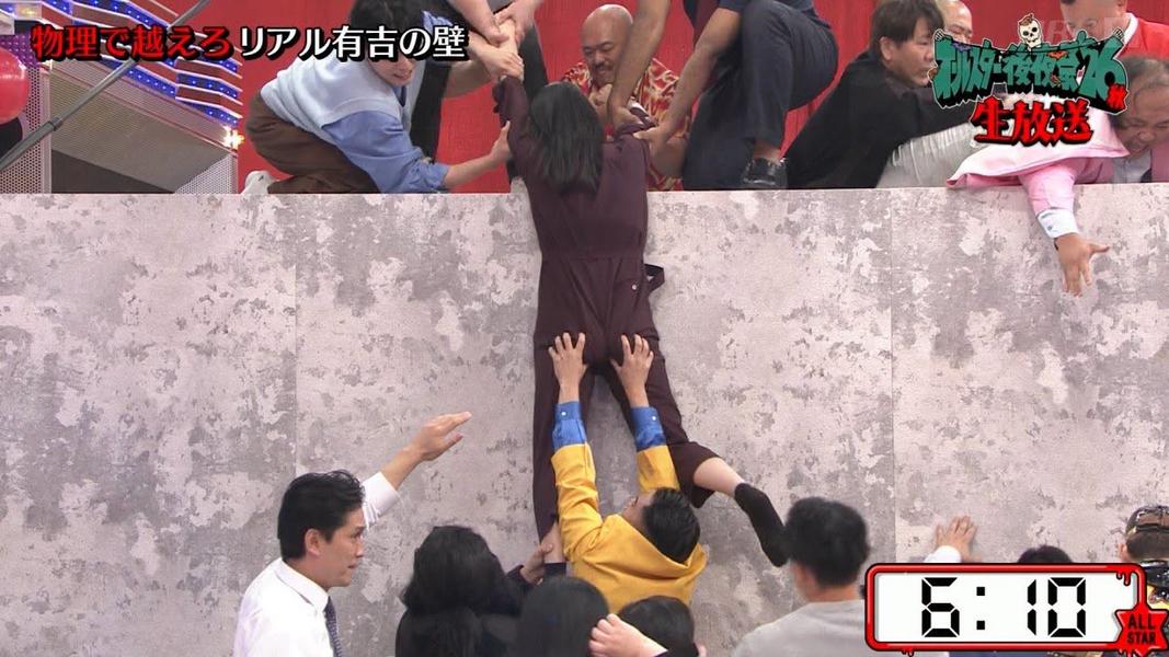 Tacos觸摸紺野Buruma的畫面全被攝影機拍下來。(圖/翻攝自YT)