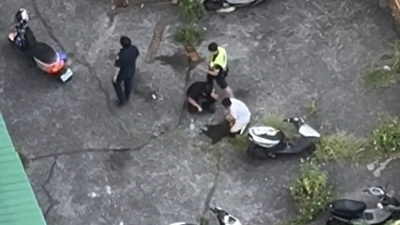 不爽被搭訕!少女揪9人談判賞他巴掌 噴辣椒水壓制害4警受傷