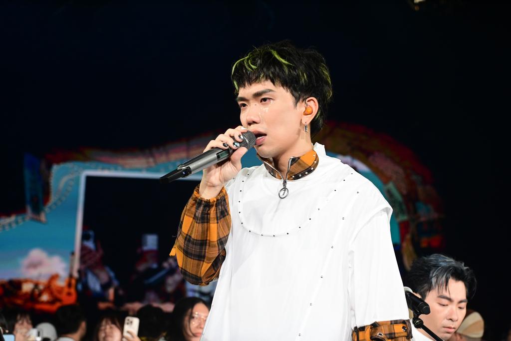 理想混蛋可沛淚崩。（圖／何樂音樂提供）