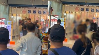 艋舺夜市2醉漢沿路咆哮 2年輕人不爽持棍棒「當街爆頭」