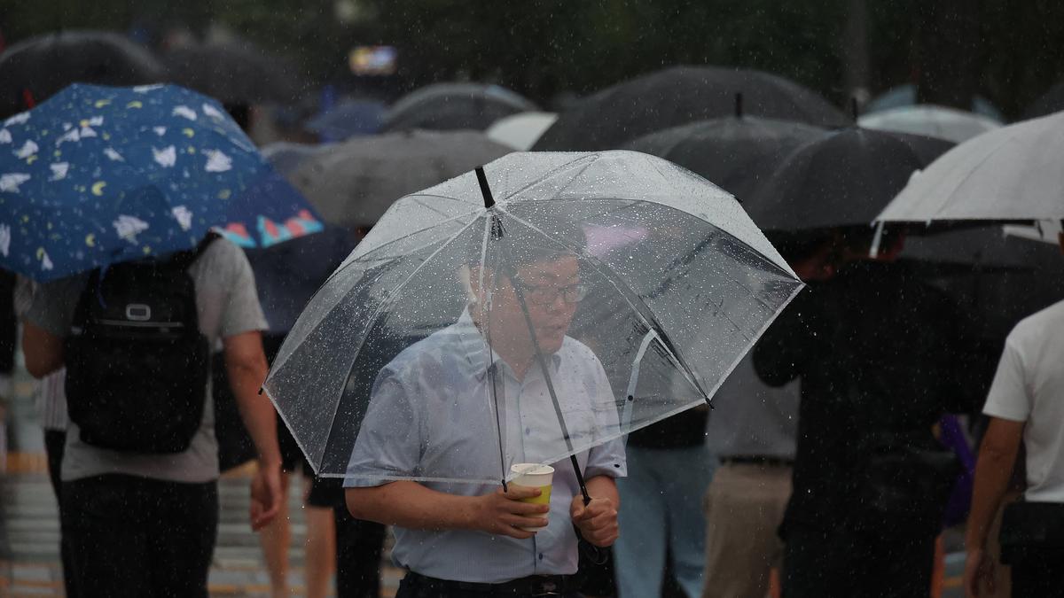 南韓暴雨淹車!狂風吹飛屋頂 首爾急凍剩5度