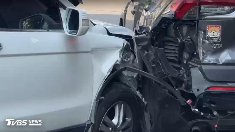 台中市中清路段4車、1機車連撞。(圖/民眾提供)