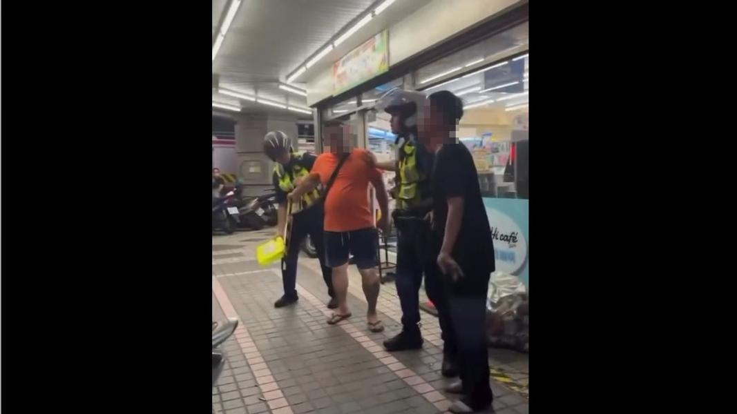 有民眾看不下去,與肇事男子起口角衝突;然而卻遭對方以挑釁舞步回應。(圖/Threads@wmmk___8_8提供)