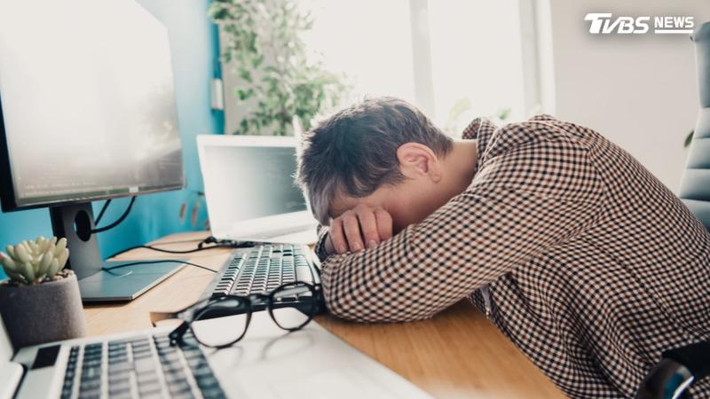 美國佛州一名男子上班時間睡覺,不滿被老闆訓斥,竟拔槍轟死對方。(示意圖,非當事人/達志影像 shutterstock)