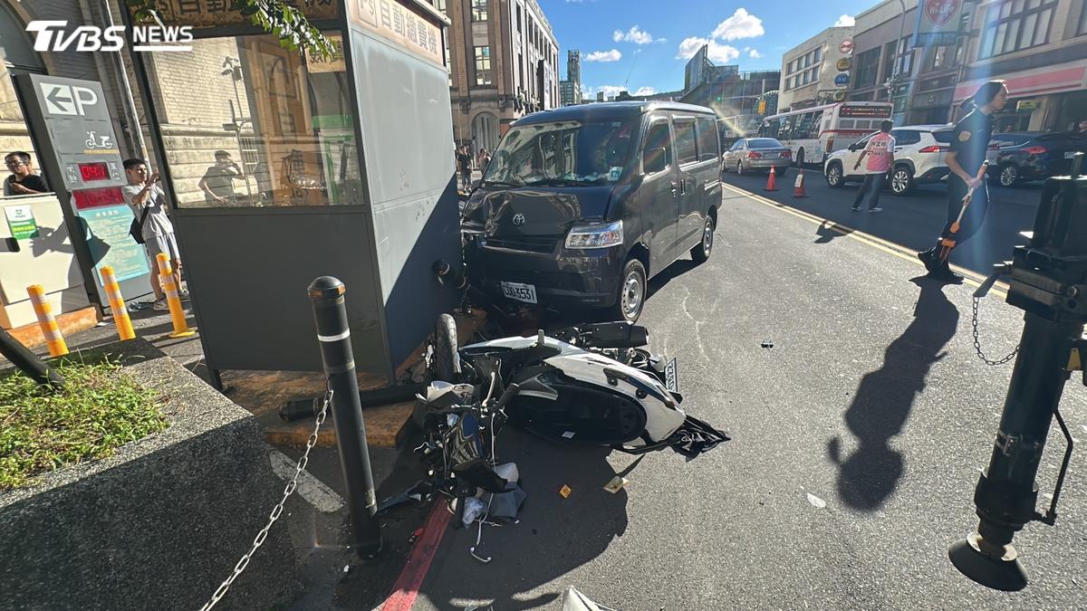 快訊/基隆女騎士失控逆向撞廂型車!受困車底無生命跡象