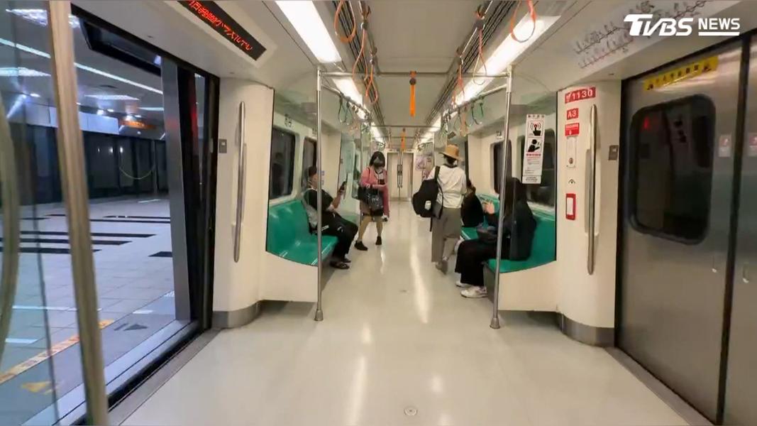 民眾也分享遇到這種情況可以提高音量,讓其他人觀察到自己已經被尾隨或跟蹤,或是直接告訴對方不要那麼靠近(圖/TVBS)