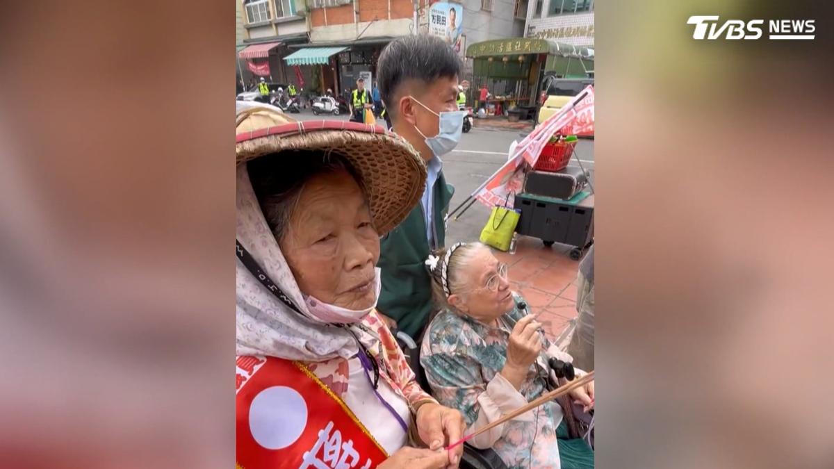 掃街竟違法? 83歲候選人控遭警包圍