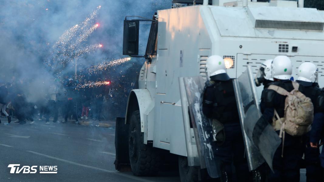 阿爾巴尼亞爆發激烈警民衝突。(圖/達志影像美聯社)