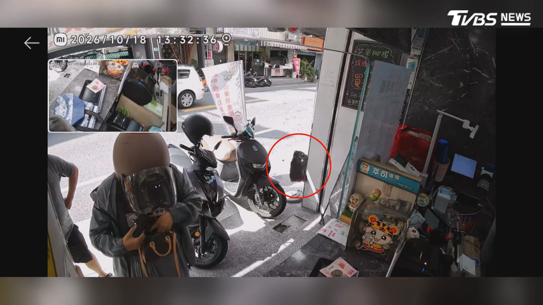 一張不經意的小金紙,沒想到竟是著火的紙張飛進來燙傷她(圖/TVBS)