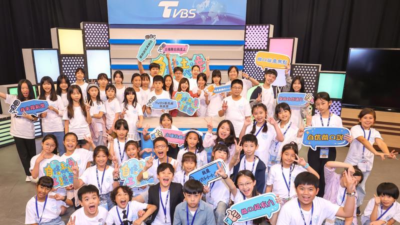▲TVBS自信表達主播營,主播錢麗如專業授課。(圖/TVBS)