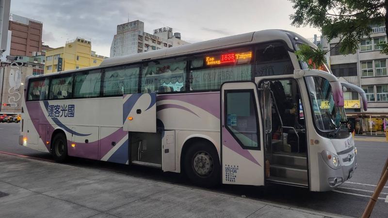 國光客運今天宣布,21日將進行機房線路調整作業,屆時除了電子票證仍可用外,售票、退票、取票服務等都將受影響,已購票且取票旅客不受影響。(圖/翻攝自國光趣旅行臉書)