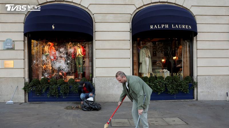 法國近日爆發嚴重暴動並引發多起商家遭掠奪事件,圖為Ralph Lauren。(圖/達志影像路透社)
