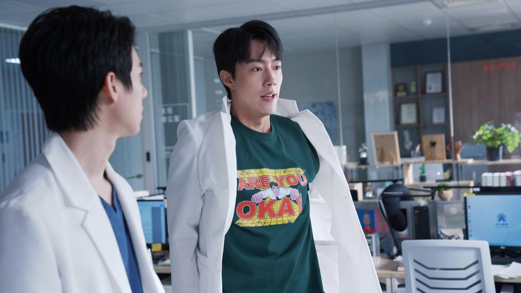 蔡凡熙飾演急診室R1菜鳥林耿明。(圖/Netflix提供)