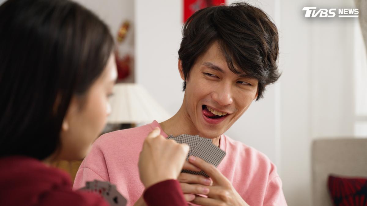 外表隨和其實超精明!「3星座」人前裝傻充愣 人後掌控全局