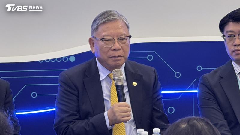 臻鼎董事長沈慶芳看PCB供應鏈市況,直言上游現在還是很緊缺。(圖/林汪靜攝)