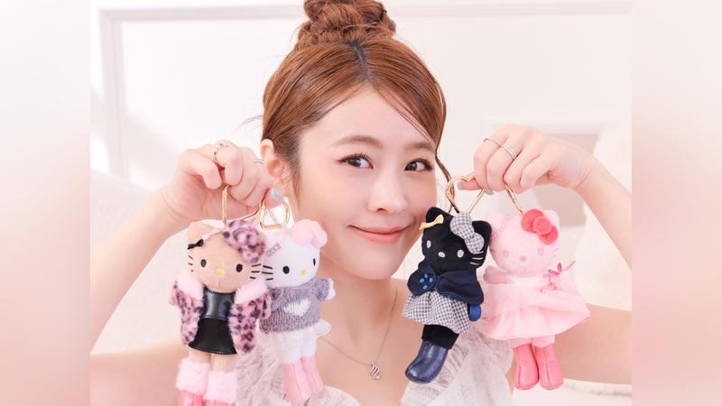 超商推出4款長腿KITTY吊飾。(圖/業者提供)