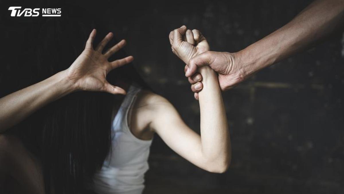 騙公園落單女回家!8旬翁掏100元脫光硬來下場曝
