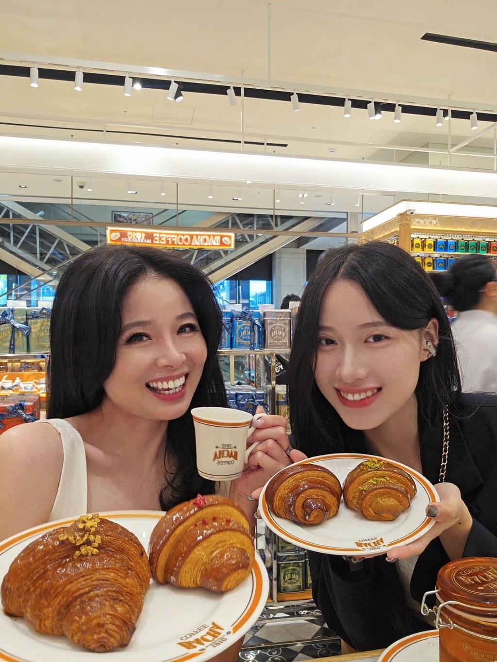 呂文婉和女兒合照，就像姊妹花。（圖／翻攝自呂文婉臉書）