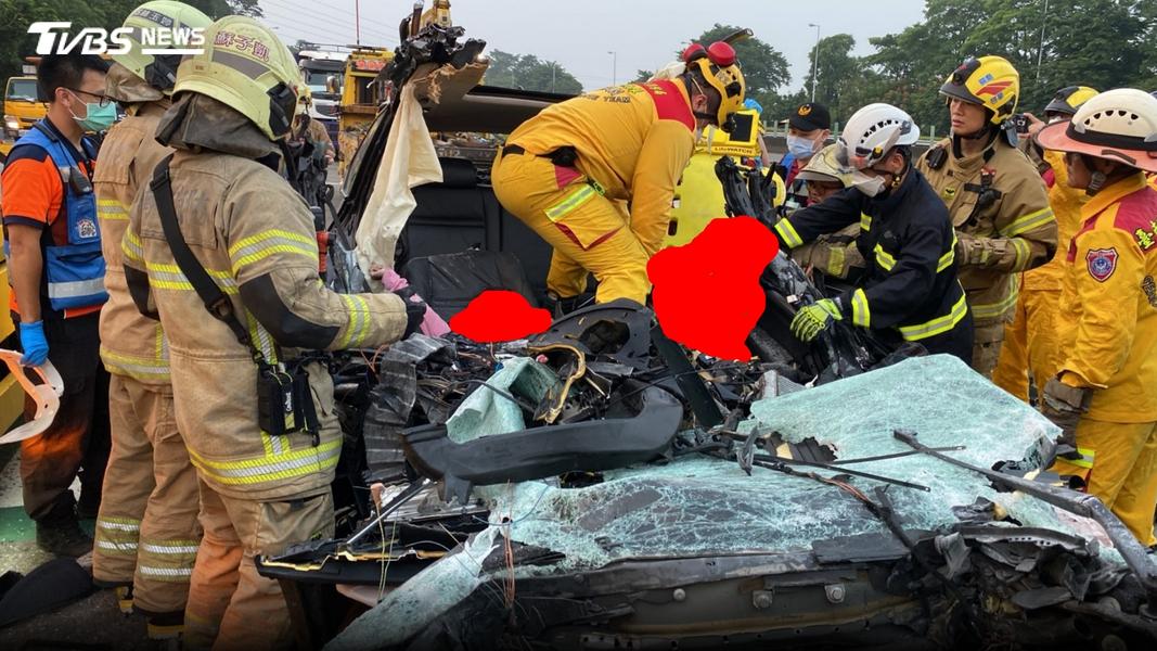 新化休息站內發生嚴重死亡車禍。(圖/TVBS)