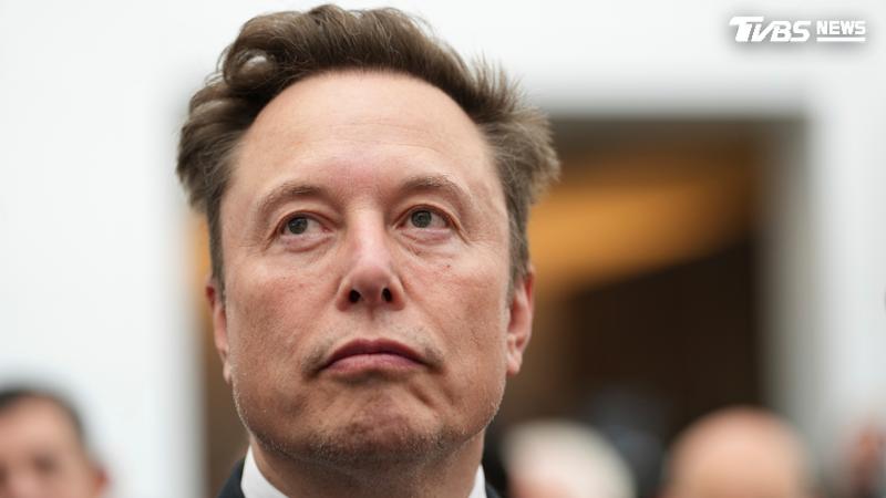 馬斯克(Elon Musk)於週二(20日)表示,旗下太空探索科技公司(SpaceX)與特斯拉(Tesla)合併「是個好主意」。(圖/達志影像美聯社)