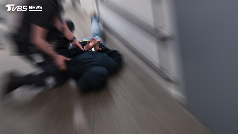 新北市一名男子涉嫌在Threads發文煽惑吸毒後殺害總統,遭北檢依恐嚇公眾等罪起訴。(示意圖,非當事人/Shutterstock達志影像)