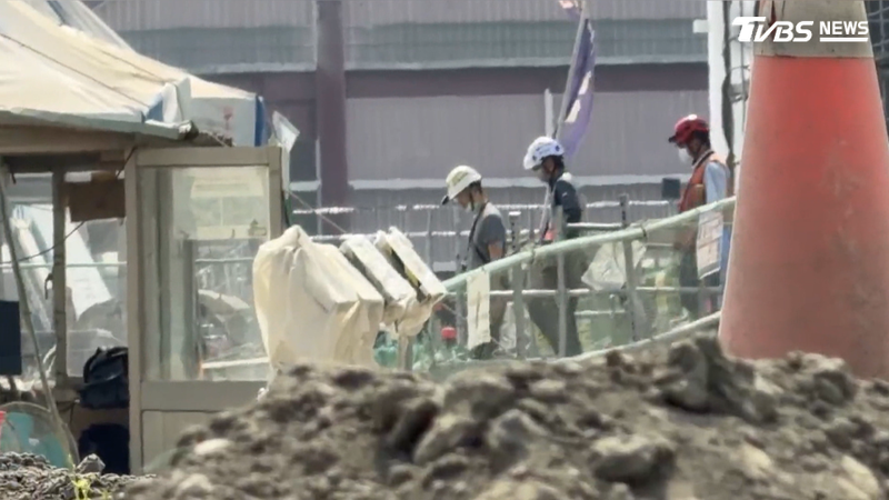 台積電工地4工人連同鋼樑墜落 全數罹難 螺栓疑斷裂釀禍!(圖/TVBS)