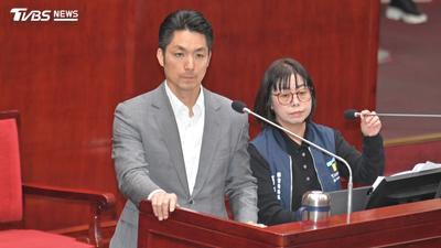 憂母雞無力?蔣萬安赴議會備詢 國民黨議員超火大