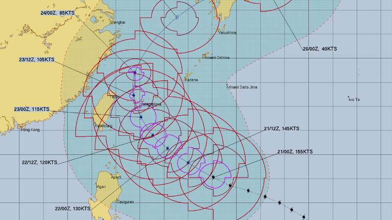 JTWC最新預測路徑,薔琵將於22日(週四)晚間進逼台灣東方近海,並在23日(週五)最貼近台灣。(圖/翻攝自JTWC)