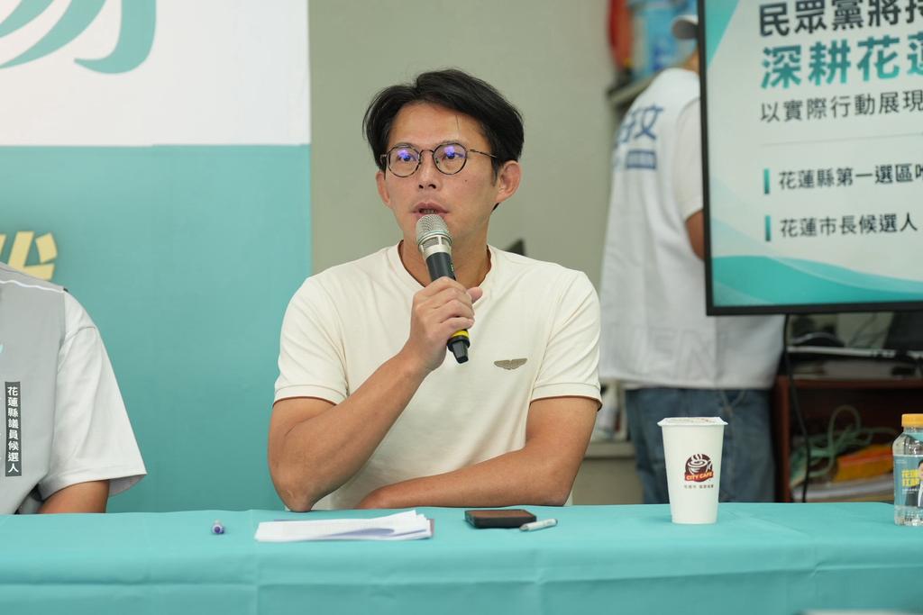 黃國昌表示，好的民意代表不能只在媒體關心時追逐新聞熱度，而要「持續追蹤到問題解決為止」。（圖／台灣民眾黨提供）