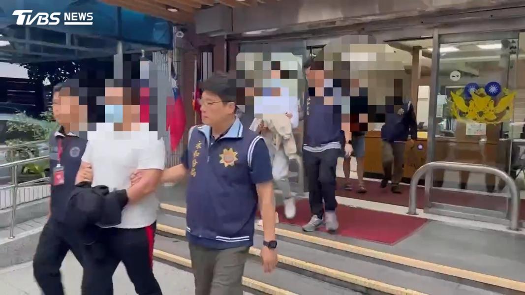 警方逮捕3名製造假車禍的男子。(圖/TVBS)