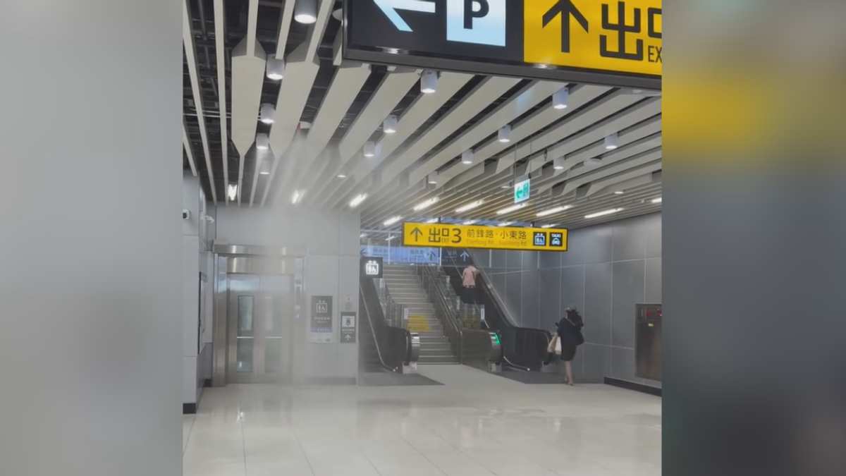 啟用才4天! 台南新車站「天花板噴水」