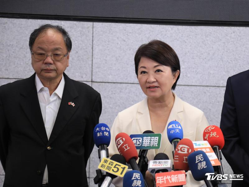 台中市長盧秀燕訪日,21日返回台中機場。(圖/陳淑芬攝)