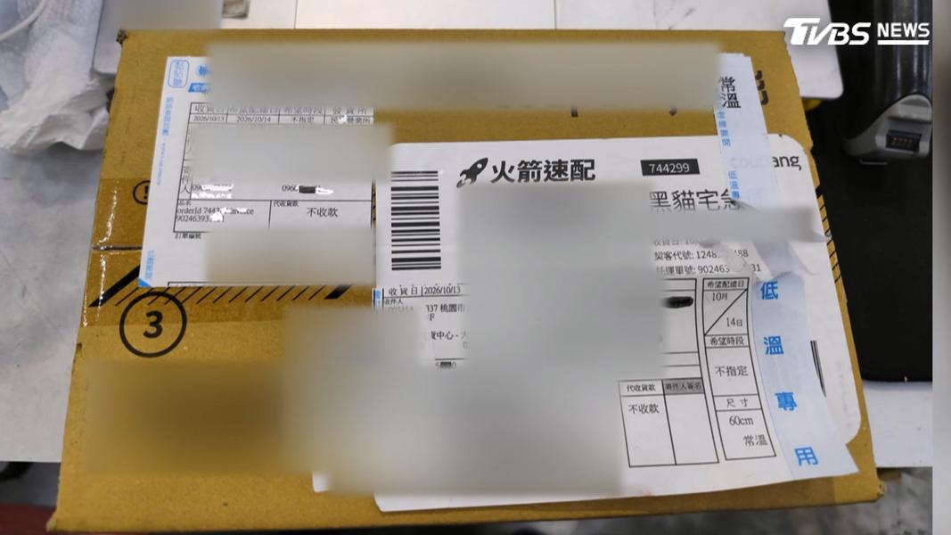 黃先生表示物流人員直接將貨品收走,如今卻被指控退回空箱。(圖/TVBS)