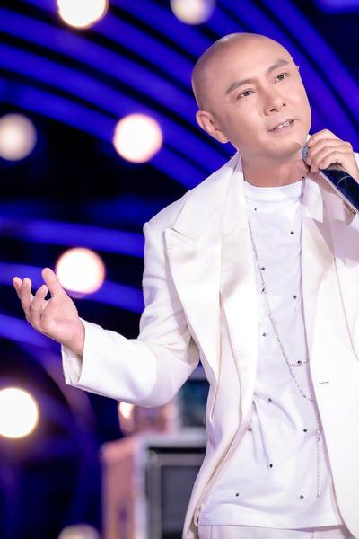 港61歲大咖男星被轟爆!夫妻「抽菸未熄直接丟花盆」