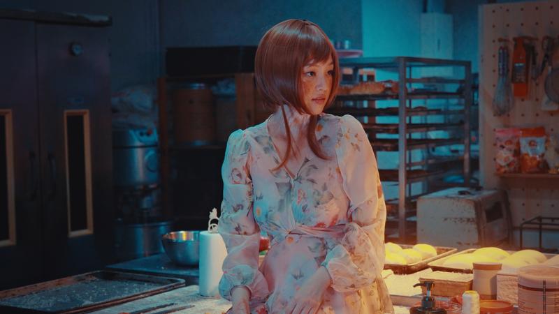 安吉首度主演電影短片《那個掉屑的她》。(圖/畢業生有限公司提供)