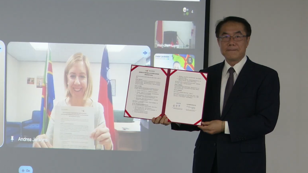 國際外交再突破!台南市長黃偉哲宣布與英國大林肯郡締結姊妹市,19號舉行視訊簽署儀式。(圖/TVBS)