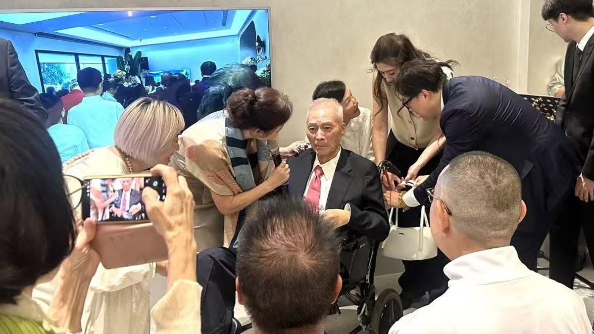 好久不見吳敦義現身!妻揭「大腦前額葉退化」睡夢中仍心繫這事