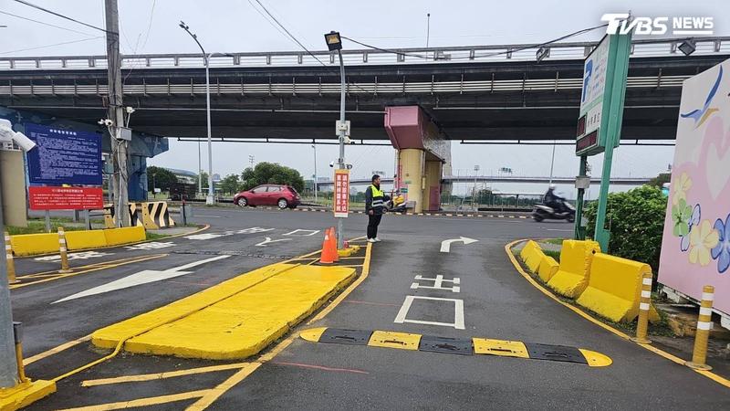新北高灘地停車場16時起只出不進、22時全面關閉。(圖/新北市水利局提供)