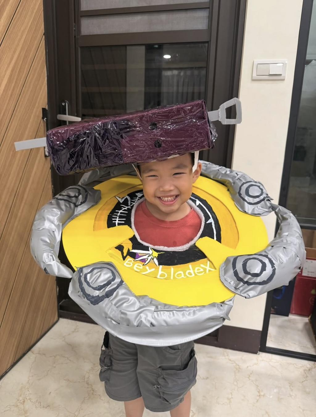 爸媽萬聖節開大招，自製戰鬥陀螺萌翻。（圖threads／其他a0952986287）