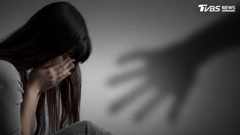 蔡姓男子涉嫌性侵女童一審重判14年,二審因證據不足改判11年。(圖/Shutterstock達志影像)