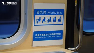 日女懷孕8月「坐博愛座」遭老人狂罵 尪1舉動全網讚爆:真男人